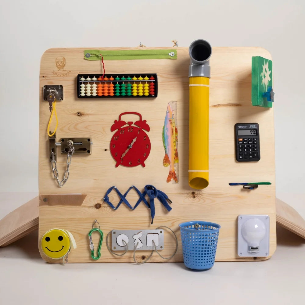 Busy Board - Montessori - Tableau d'activités sensorielles